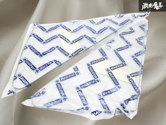 ★奇跡の新品未使用 NISSAN袋入り★ 日産純正 KPGC10 スカイライン ハコスカ GT-R フロント 三角窓 ガラス 白ガラス 左右セット 当時物!!_画像3