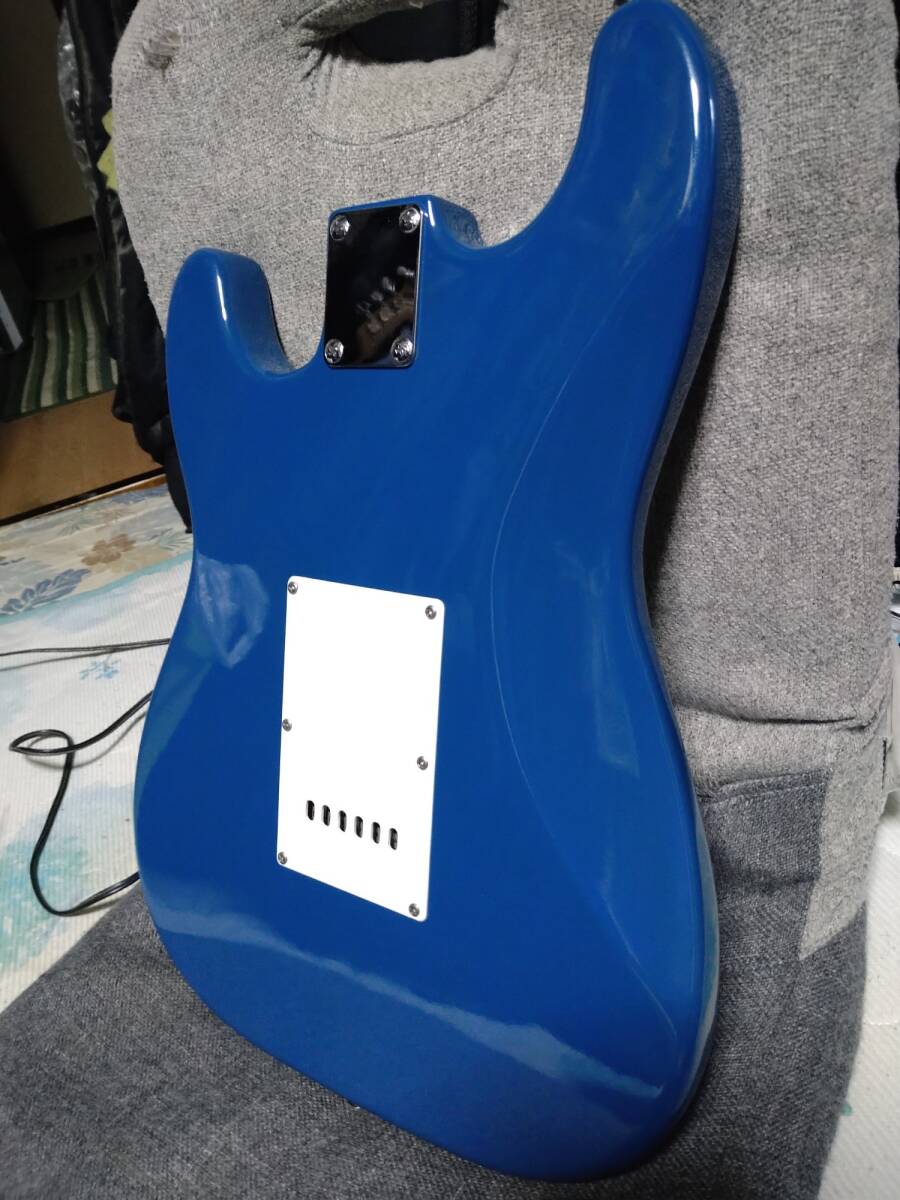 ③-19 レア、80年代製!ストラトキャスター用ボディ キレイな状態のソリッドブルー ただし重いです。_画像6