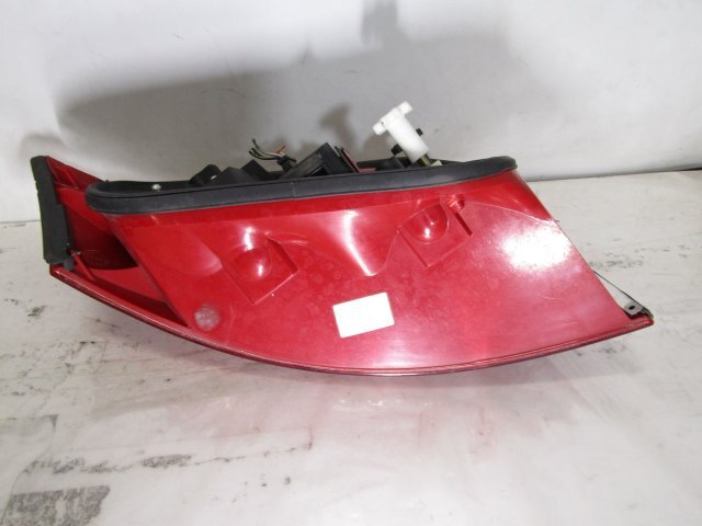 [30M+KF4] Audi TT GH-8NBHEF правый задний фонарь задние фонари правый руль 