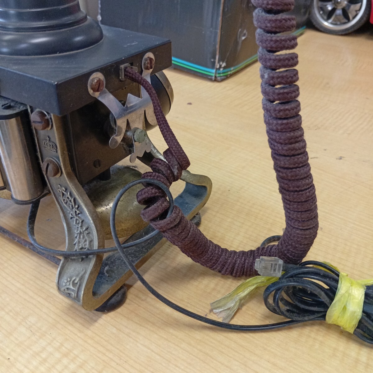 パラマウント アンティーク 電話 黒色 サイズ 幅26cm × 奥行13cm × 高さ27cm (YS1087) 昭和レトロ_画像6