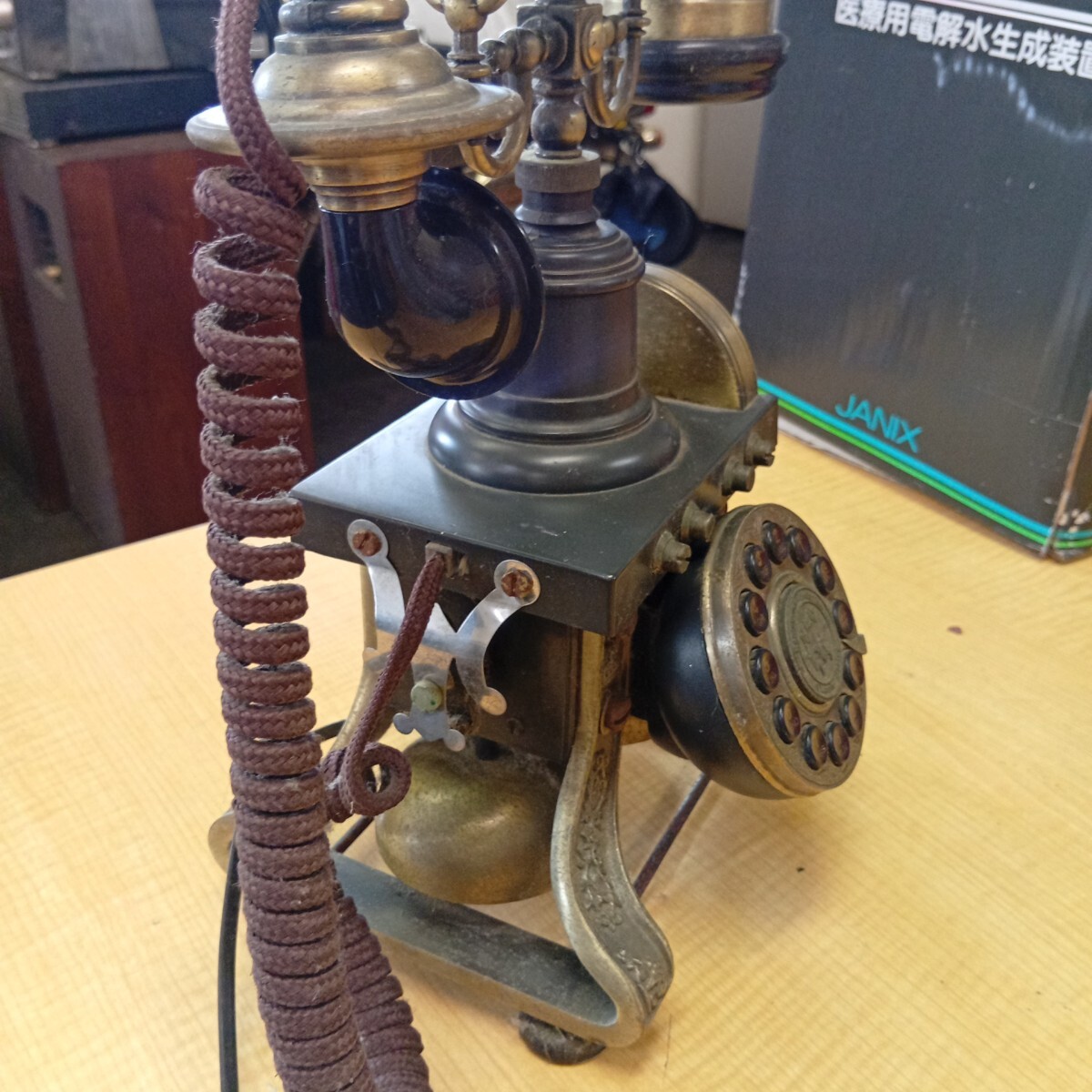 パラマウント アンティーク 電話 黒色 サイズ 幅26cm × 奥行13cm × 高さ27cm (YS1087) 昭和レトロ_画像7