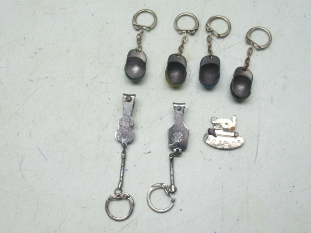48552 古い 当時物 雑貨 キーホルダー 野球 ヘルメット 爪切り ツメ切 アンティーク コレクション まとめ売り バッジ バッヂ_画像2