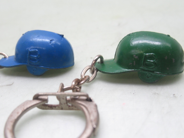 48552 古い 当時物 雑貨 キーホルダー 野球 ヘルメット 爪切り ツメ切 アンティーク コレクション まとめ売り バッジ バッヂ_画像6