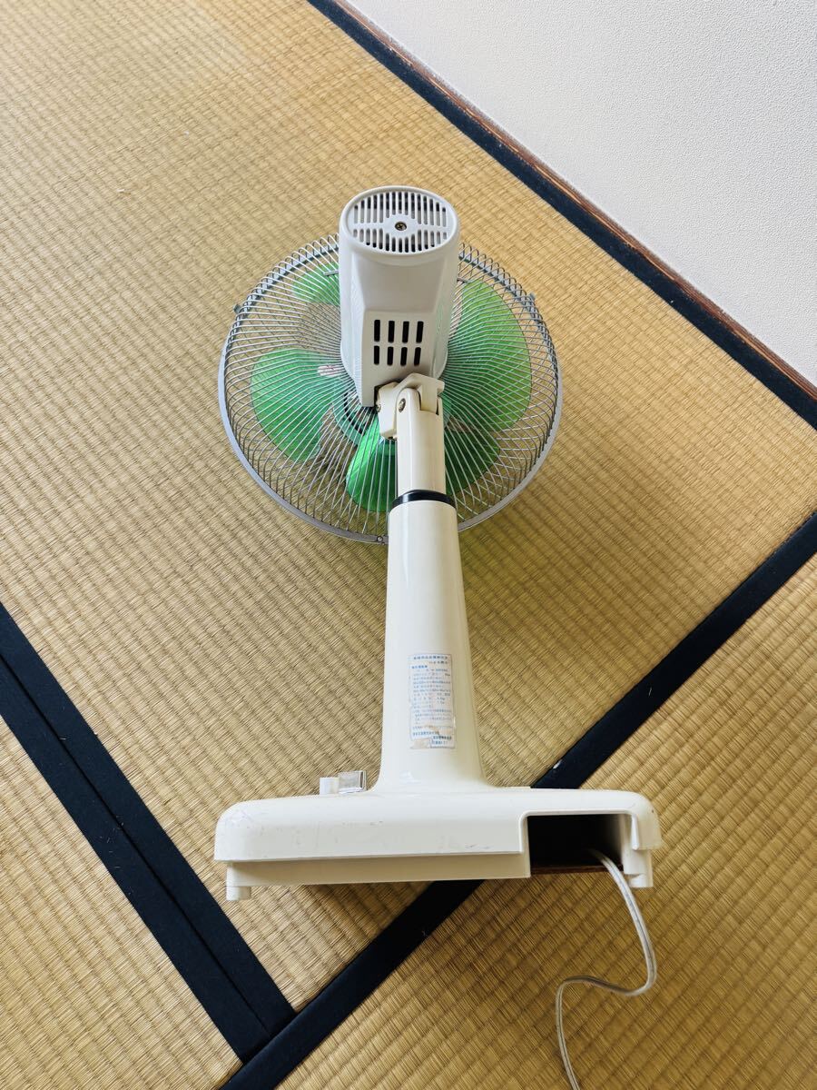 TOSHIBA昭和レトロ扇風機4枚羽動作品レア 当時物 リビング 30cm