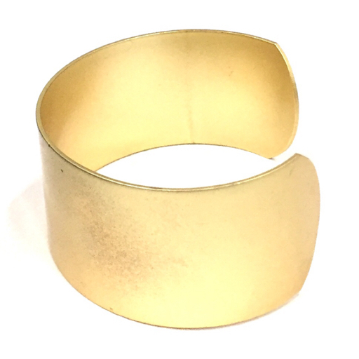 ブランド不明 ゴールドカラー バングル アクセサリー レディース メンズ 腕周り全長約19㎝ 幅約3㎝ ファッション小物_画像3