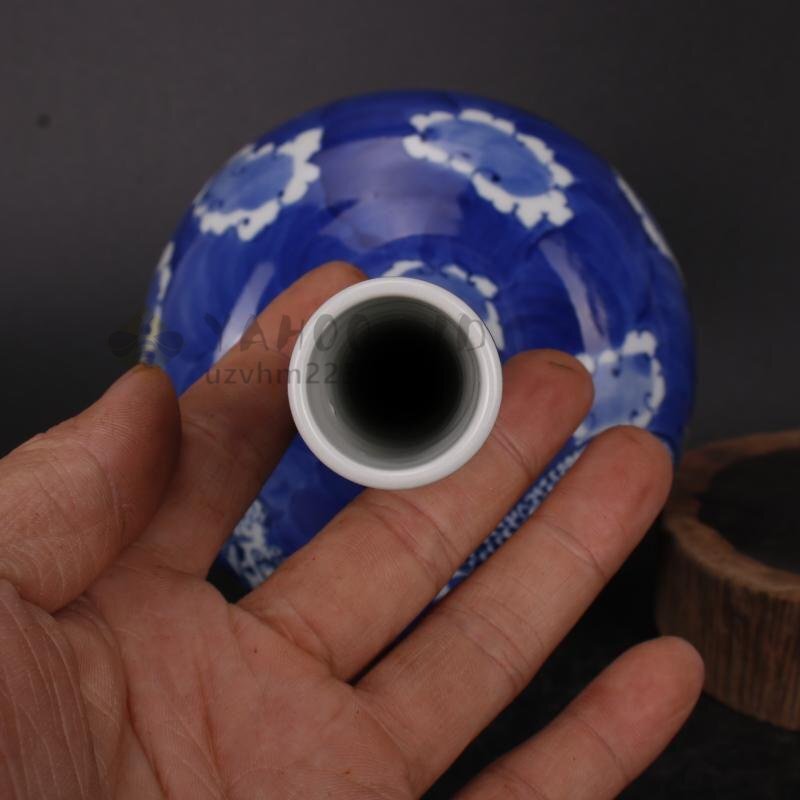 清乾隆青花穿雲花竜紋天球瓶 景徳鎮 陶磁器 装飾品 現代工芸品 美術品 置物 清乾隆青花穿雲花竜紋天球瓶 景徳鎮 陶磁器 装飾品