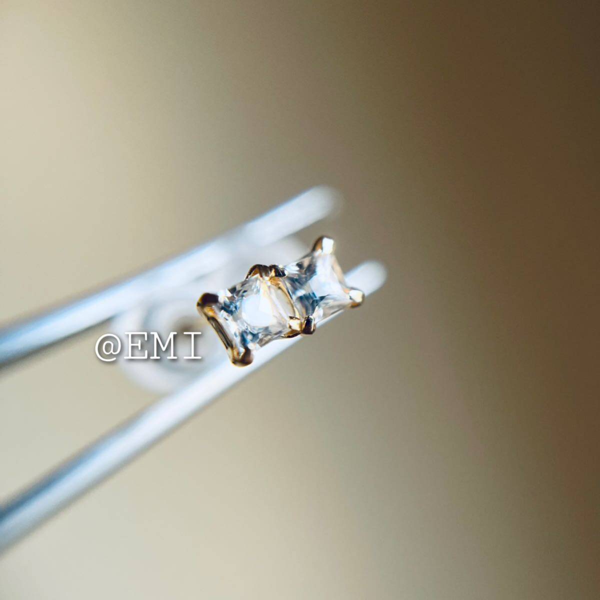 K18 天然石ホワイトサファイア　SQ　無色　サファイア　ピアス　ファンシー　sapphire 18金_画像4