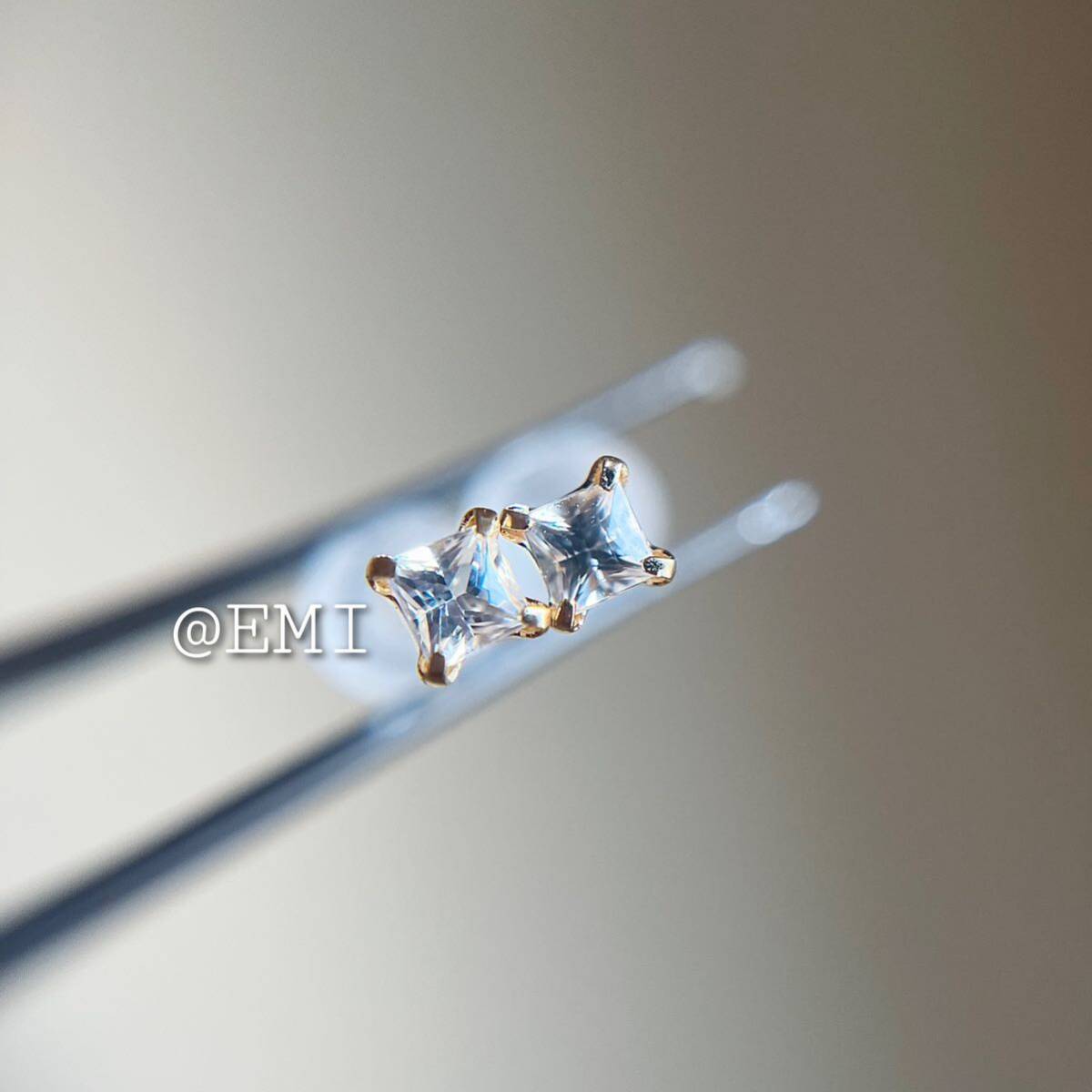 K18 天然石ホワイトサファイア　SQ　無色　サファイア　ピアス　ファンシー　sapphire 18金_画像5