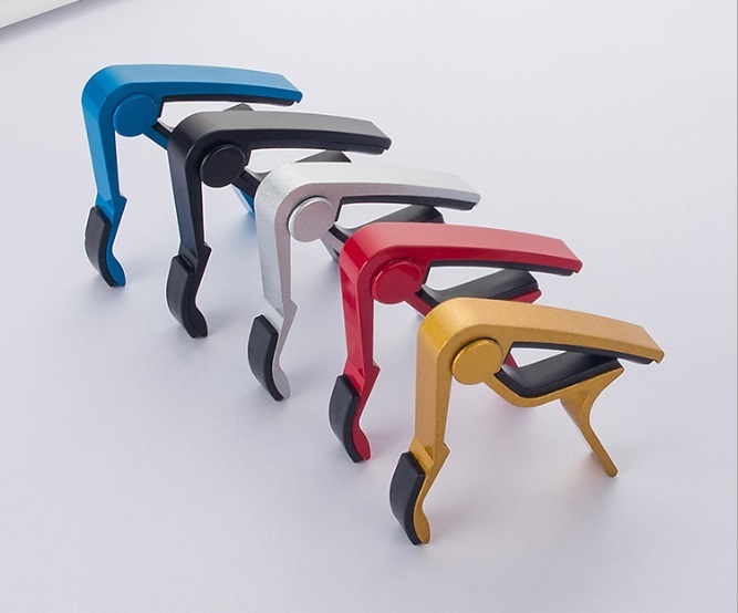  бесплатная доставка .. пачка aluminium сплав легкий каподастр akogi для гитара укулеле . возможно черный 