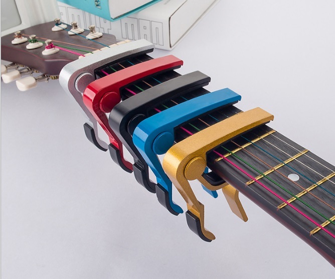  бесплатная доставка .. пачка aluminium сплав легкий каподастр akogi для гитара укулеле . возможно черный 