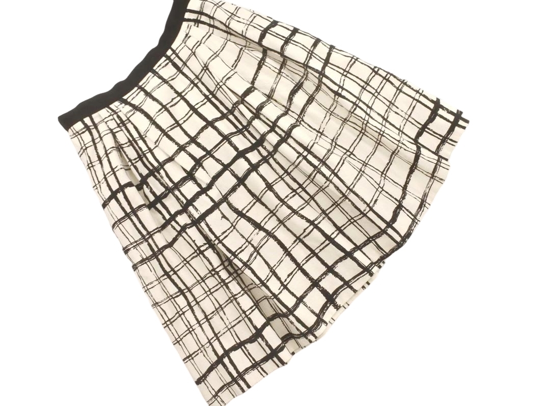 Max Mara マックスマーラ STUDIO チェック柄 タック Aライン 台形 スカート size36/白x黒 ■◇ ☆ fhb1 レディース_画像1