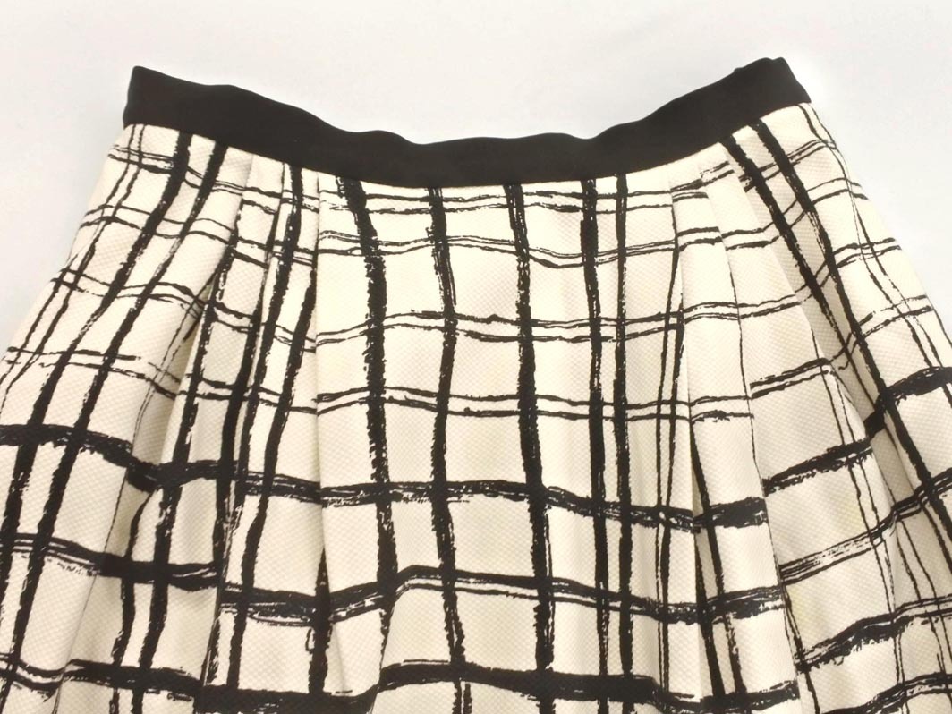 Max Mara マックスマーラ STUDIO チェック柄 タック Aライン 台形 スカート size36/白x黒 ■◇ ☆ fhb1 レディース_画像2