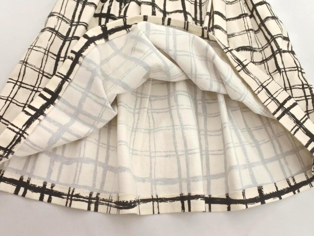 Max Mara マックスマーラ STUDIO チェック柄 タック Aライン 台形 スカート size36/白x黒 ■◇ ☆ fhb1 レディース_画像3