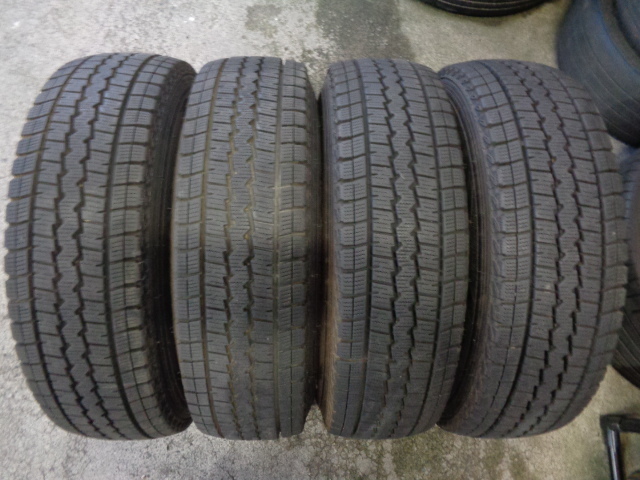 ◎ハイエースから外しました!195/80R15 107/105L LT!DUNLOPスタッドレス付き!残り溝10mm!6J!PCD139.7!ハブ径106mm!_画像9