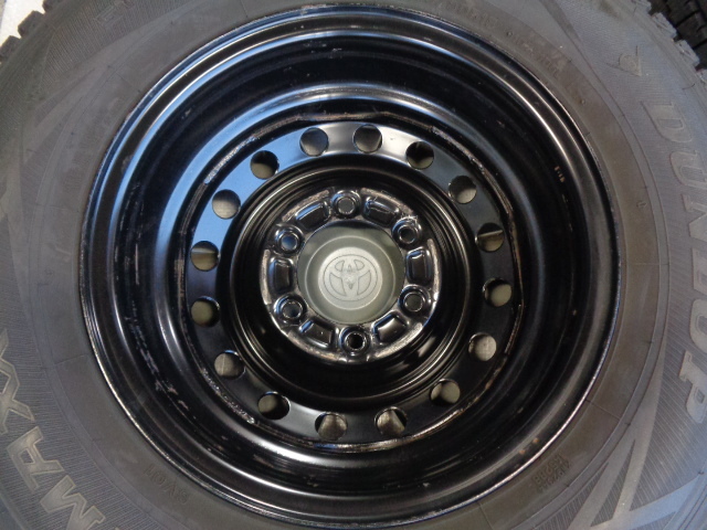 ◎ハイエースから外しました!195/80R15 107/105L LT!DUNLOPスタッドレス付き!残り溝10mm!6J!PCD139.7!ハブ径106mm!_画像8