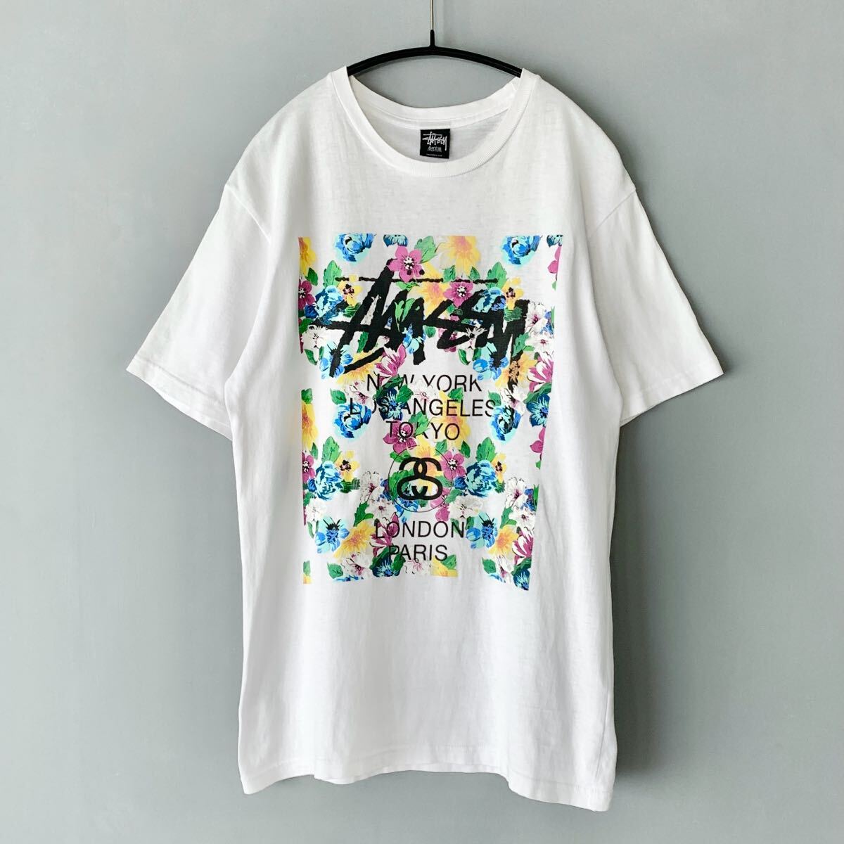Stussy 花柄プリント Tシャツ ホワイト Stussy フラワープリント シャネルロゴ Tシャツ ステューシー 白