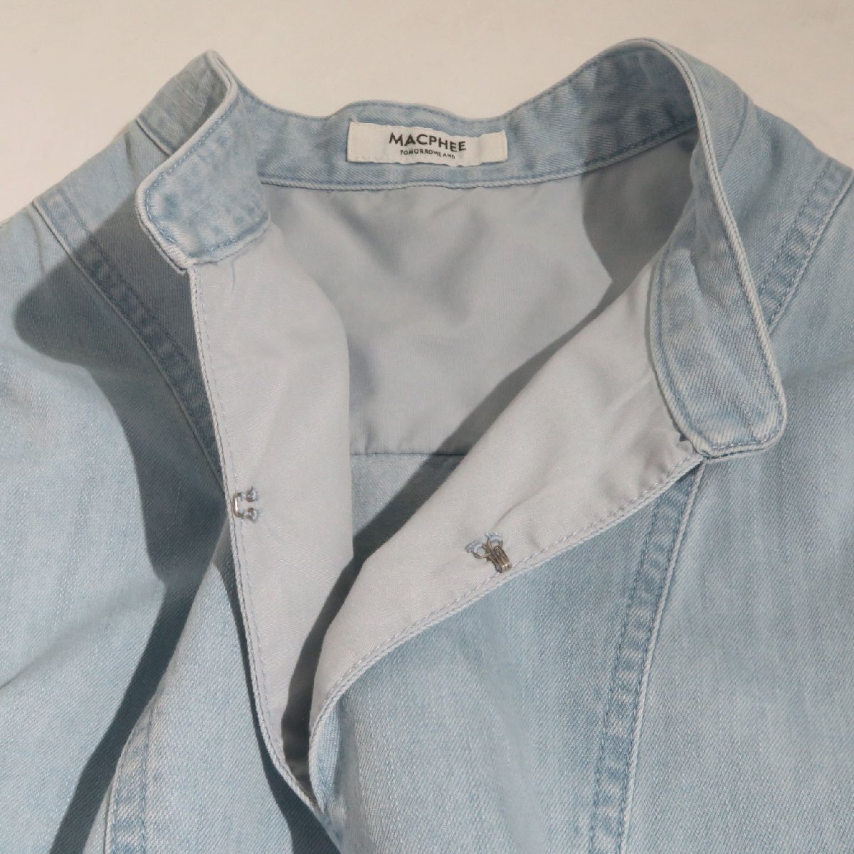 25ss MACPHEE コットンセルロースデニム ボウタイノースリーブブラウス 定価19,800円 12015201532 ライトブルー size36 9号 マカフィー_画像6