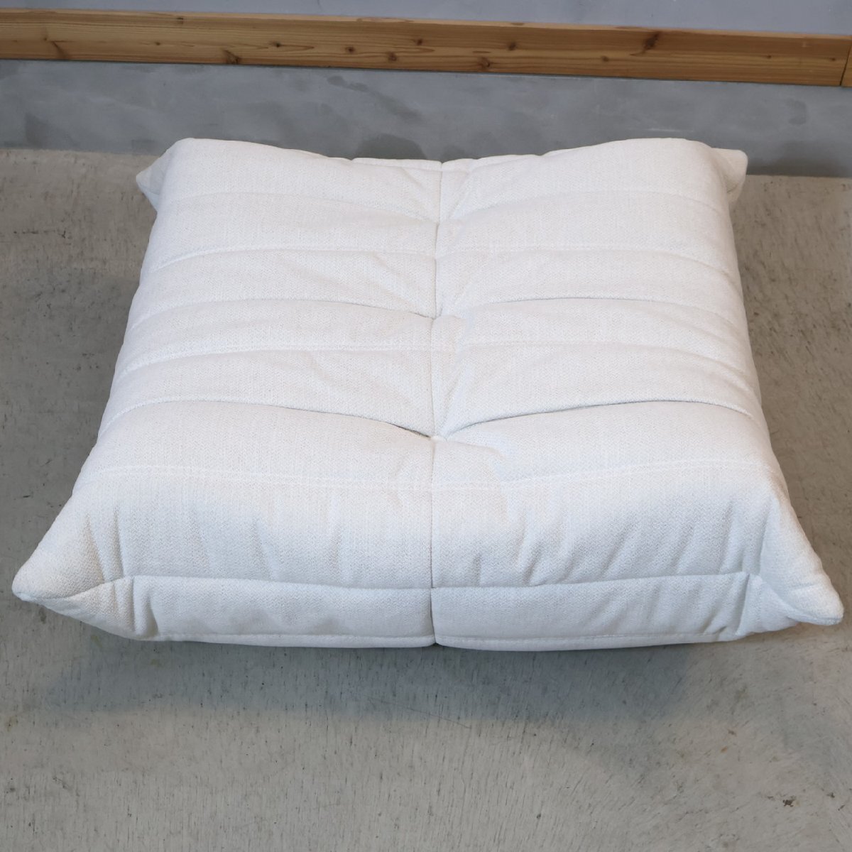 ligne roset リーンロゼ TOGO トーゴ パフ オットマン 腰掛け 1人掛けソファ スツール フランス 高級(jí)家具 ローソファー モダン FH411