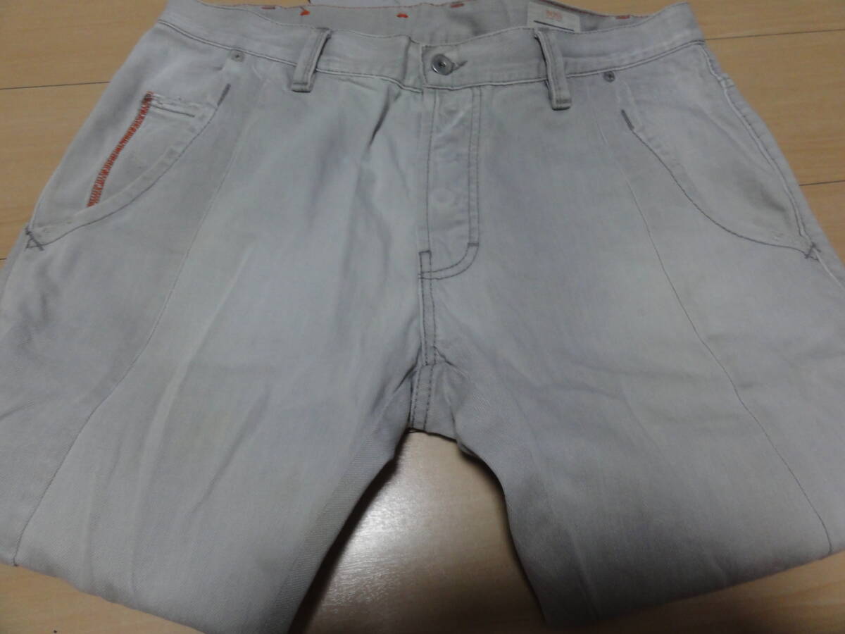 格安大きい(W92cm位)廃版レア?HUGO BOSS(ヒューゴボス)?ライトグレー系ダメージ加工地?高級テーパード系デザインジーンズ