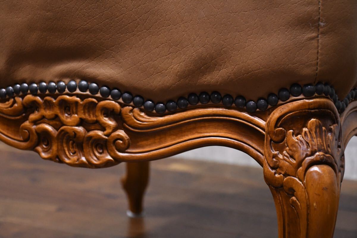 EGK47 イタリア製 猫脚 レリーフ オットマン スツール ロココ調