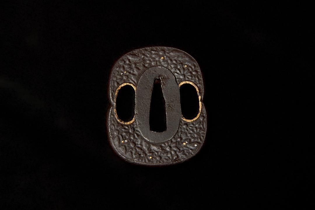 B-26 鍔　武具　刀装具　日本刀　装飾品　鉄製　アンティーク　美術品　工芸品 BK29 日本刀装具 刀鍔 藤の図 鉄地 透 鍔 刀剣美術 78G - メルカリ