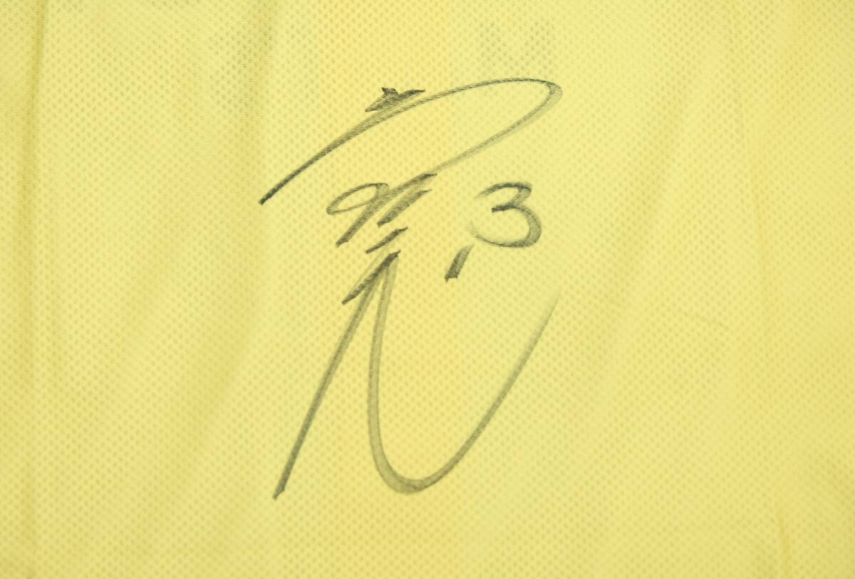 【サントリー ドリームマッチ 2025 チャリティオークション】 岩瀬仁紀サイン入りユニフォーム_画像2