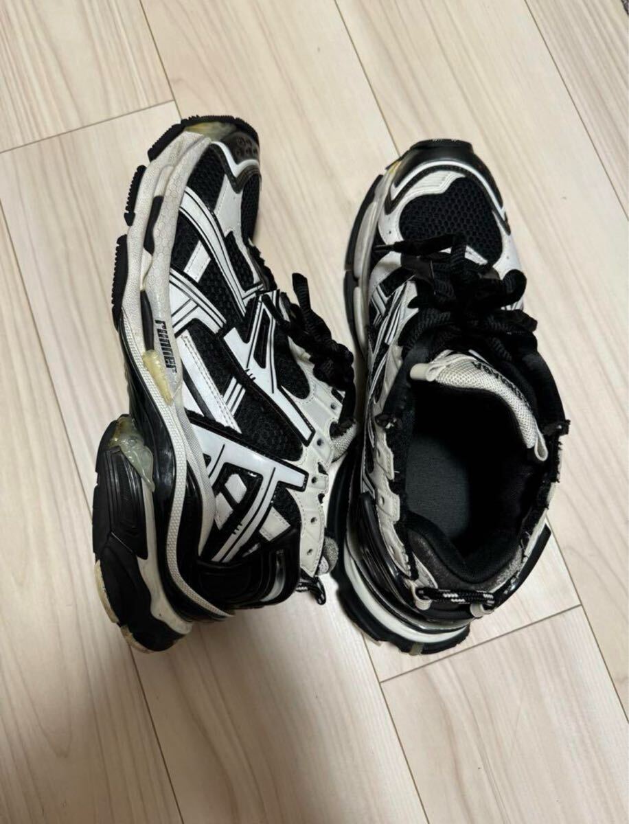 y BALENCIAGA スニーカー 36 ホワイト/ブラック BALENCIAGA RUNNER スニーカー ブラック/ホワイト|Yahoo!フリマ