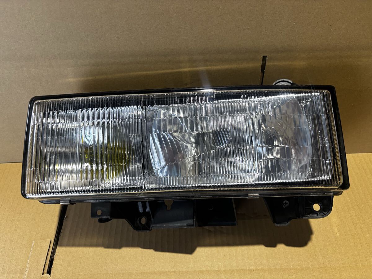 いすゞフォワード 左ヘッドライトユニット いすゞフォワード 左ヘッドライトユニット