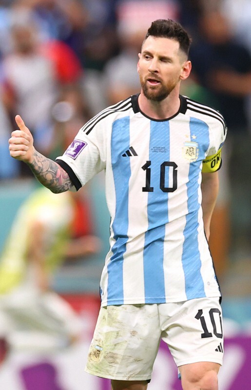 ワールドカップ2022 アルゼンチン代表 オーセンティック 優勝ユニフォーム リオネルメッシ MESSIネーム ◇ Final仕様 ツースター_画像3