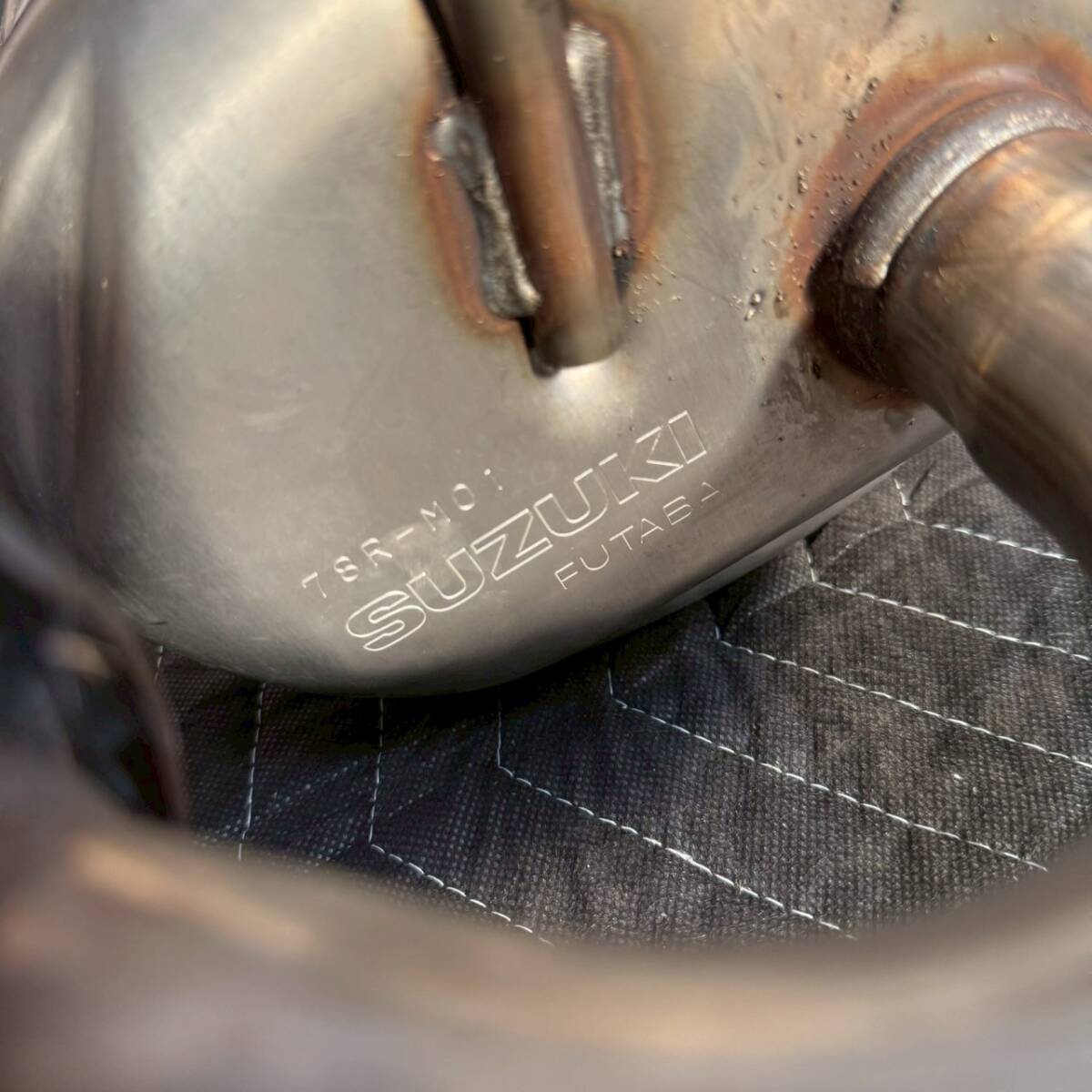 【1円売切!・大阪市発・手渡し可】スズキ ジムニーシエラ 純正マフラー JB74 FUTABA製 中古品_画像3