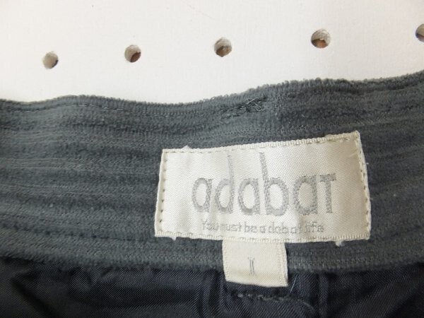 adabat アダバット レディース 日本製 裏地 ロゴ刺繍 コーデュロイ調 ツータック クロップド丈パンツ 1 グレー系_画像2