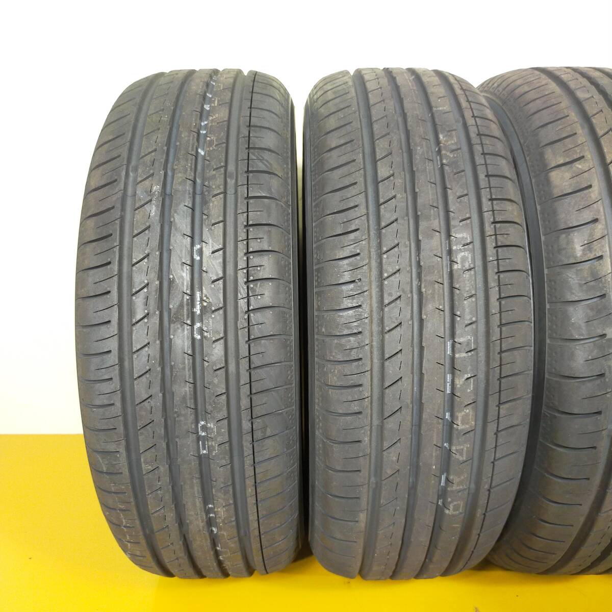 【送料無料】 YOKOHAMA 215/60R16 95H BluEarth-RV RV03 ヨコハマ ブルーアース 夏タイヤ サマータイヤ 4本 A4146 [中古タイヤ]_画像2