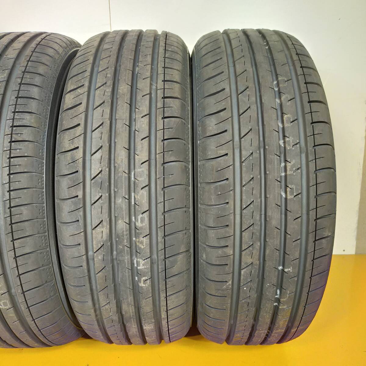 【送料無料】 YOKOHAMA 215/60R16 95H BluEarth-RV RV03 ヨコハマ ブルーアース 夏タイヤ サマータイヤ 4本 A4146 [中古タイヤ]_画像3