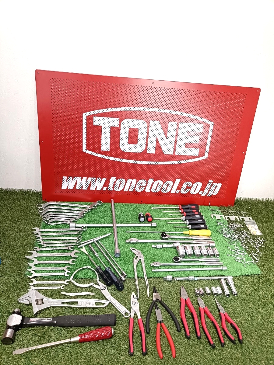 定価約16万円 未使用保管 TONE ・ツールセット 69点(C22C)・パンチングボードセット (L-PB01R)壁掛 ガレージ 自動車整備 領収書 4334