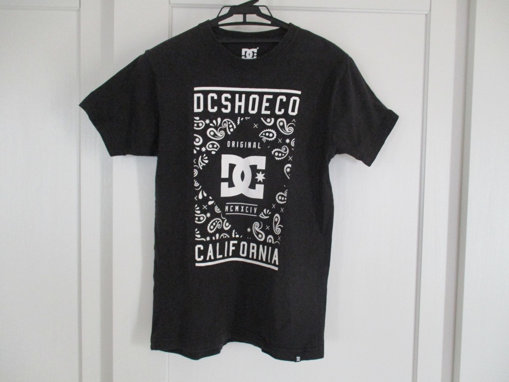 DC　デイシーシュー　半袖　Ｔシャツ　絶対にお買い得_画像1