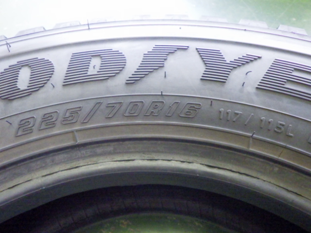 225/70R16 117/115L グッドイヤー 冬 FLEXSTEEL2 中古 9分山 2本セット スタッドレスタイヤ 2021年製 日本製 225/70/16 225/70-16 L19010_画像2