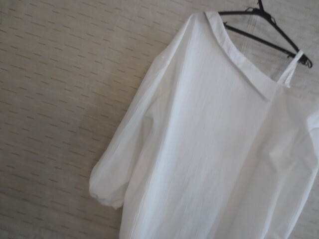 ゆうパケット発送 未使用品　アシンメトリーな襟デザインブラウス　七分袖ブラウス　白　XL　着丈64㎝　身幅60㎝_画像5