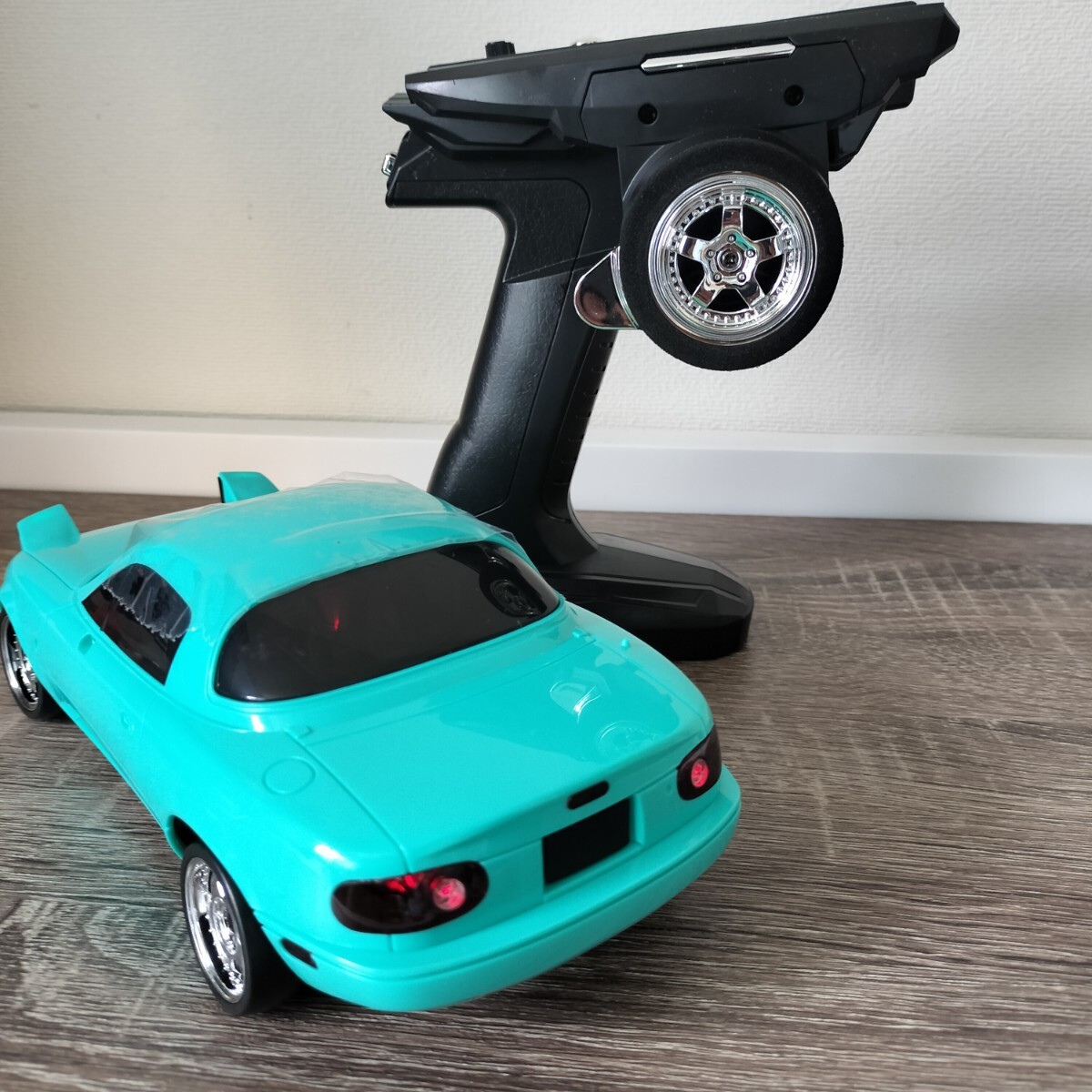 ドリフト ラジコン 1/18スケール マツダ MX5 NC6 NC8 豪華版 ドリフト ラジコン 1/18スケール マツダ MX5 NC6 NC8 ジャイロ