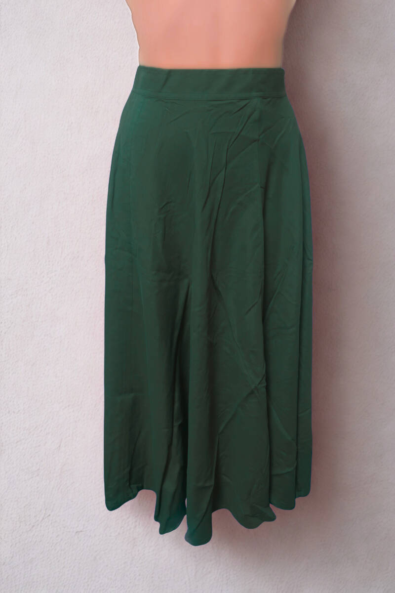 【新品・未使用】夏は涼しいシルク100％ レディース ロングスカート Sサイズ W62cm ダークグリーン ペチコート付 ④_画像1