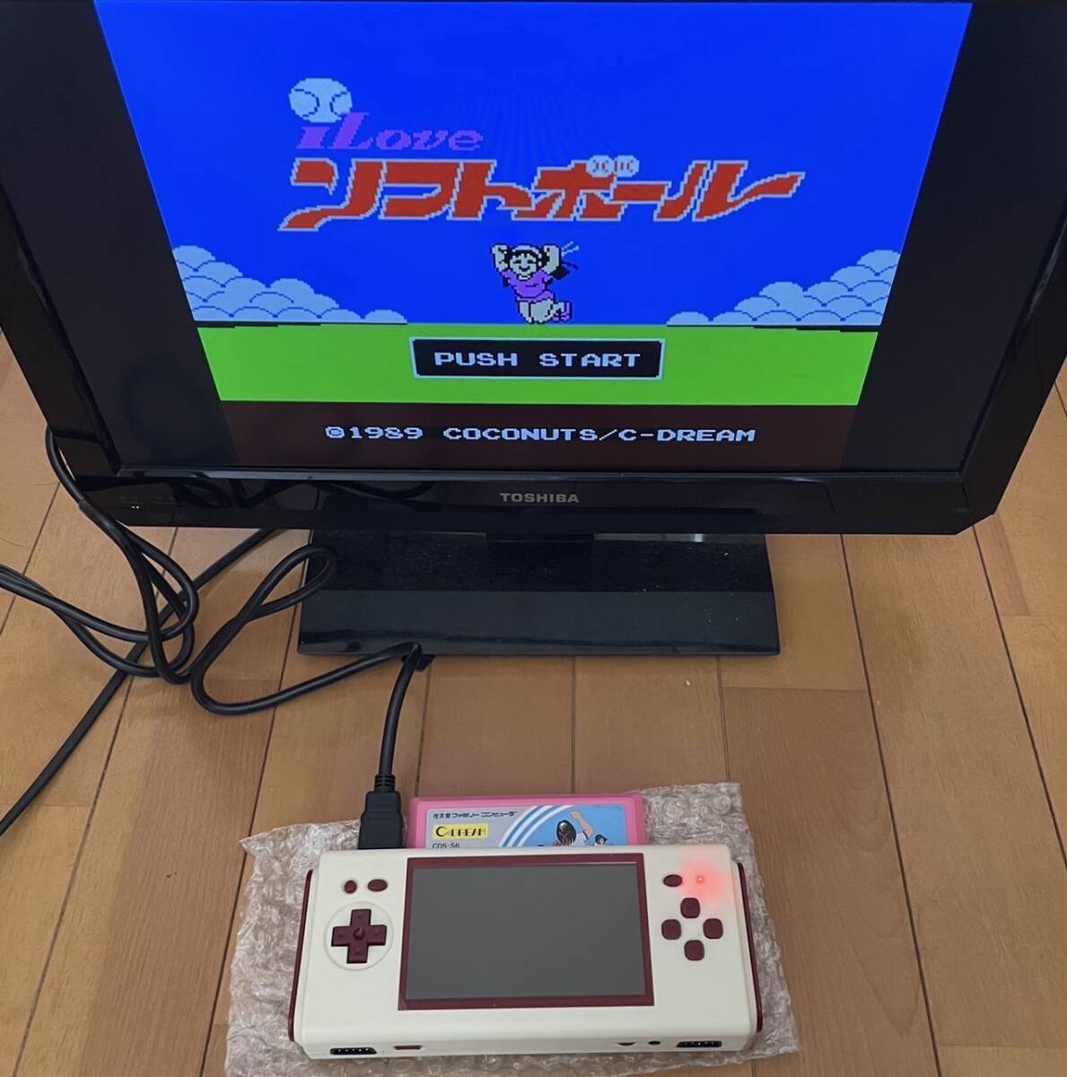 ファミコン互換機 ポータブルワイヤレスコントローラーHDMI出力