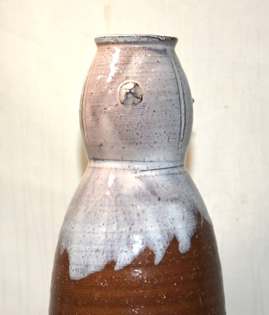 71◆初荷です ◆茶道具 萩焼 坂田泥華 萩白釉擂座花入 ◆共箱 口に一か所小ホツレあり_画像5