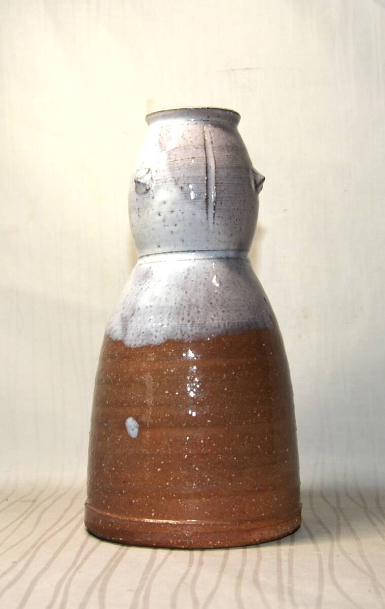 71◆初荷です ◆茶道具 萩焼 坂田泥華 萩白釉擂座花入 ◆共箱 口に一か所小ホツレあり_画像3