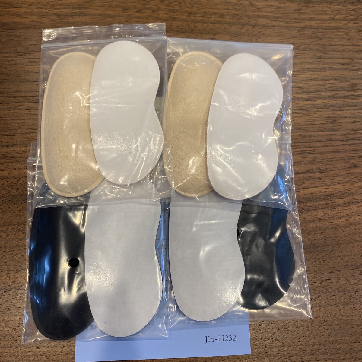 2300371☆ 靴ずれ防止 かかとパッド 靴かかと保護パッド パカパカ防止 サイズ調節 粘着シール付き ４足セット_画像8