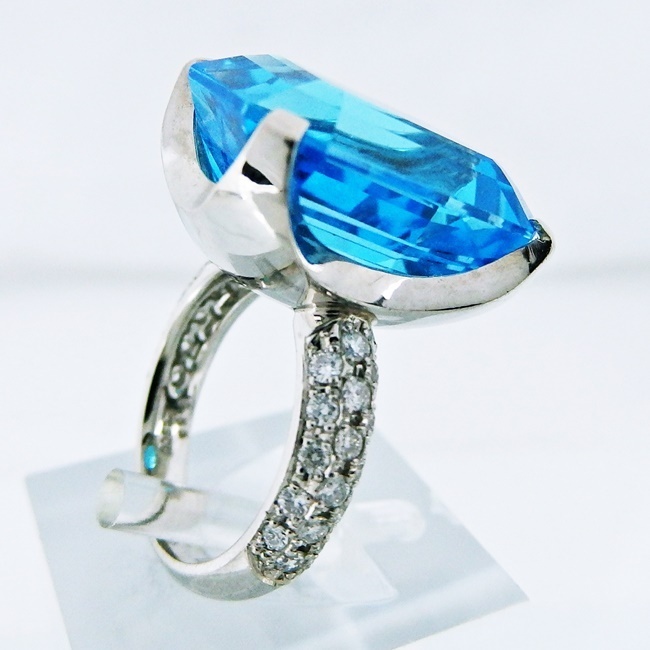 Pt900★リング 指輪 ◆ブルートパーズ28.14ct ◇ダイヤモンド0.65c t ●12.5号 【中古】 /3553/16244_画像4