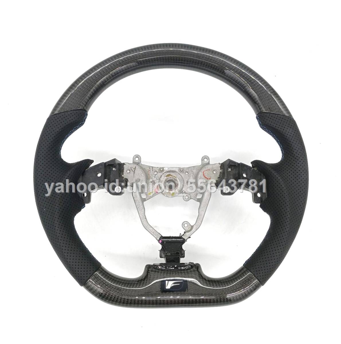 送料無料 レクサス IS20系 IS GSE20 IS250 300 350 リアルカーボン製・パンチングレザー製 ステアリング1個_画像1