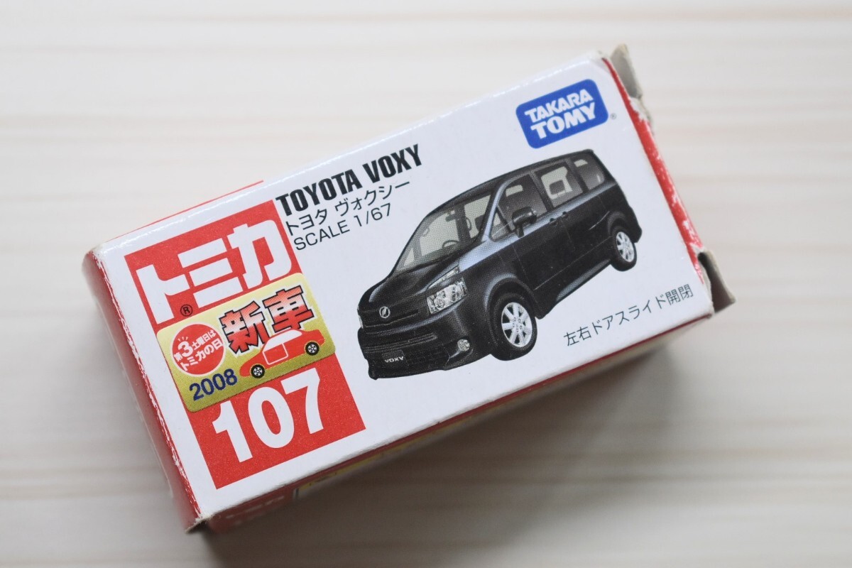 トミカ No.107 トヨタ ヴォクシー_画像1