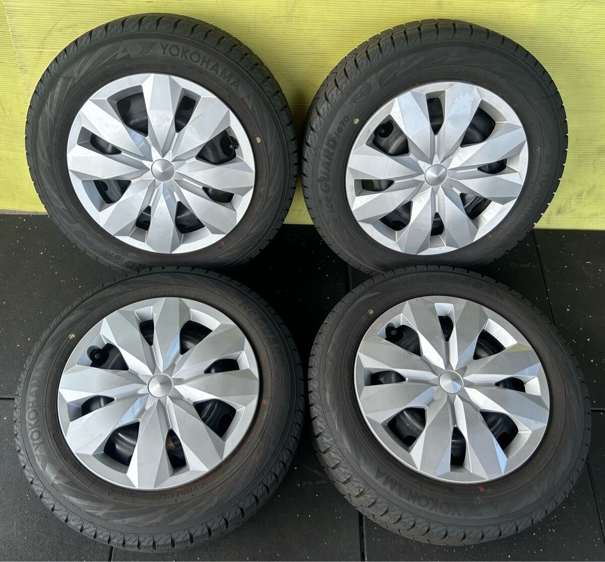 175/65R14 2021年スタッドレス ヨコハマiceGUARD IG70 4本セット マツダ 純正 4穴PCD100 ET+45 14×6Jハブ54mmデミオ ベリーサ ファミリア_画像1