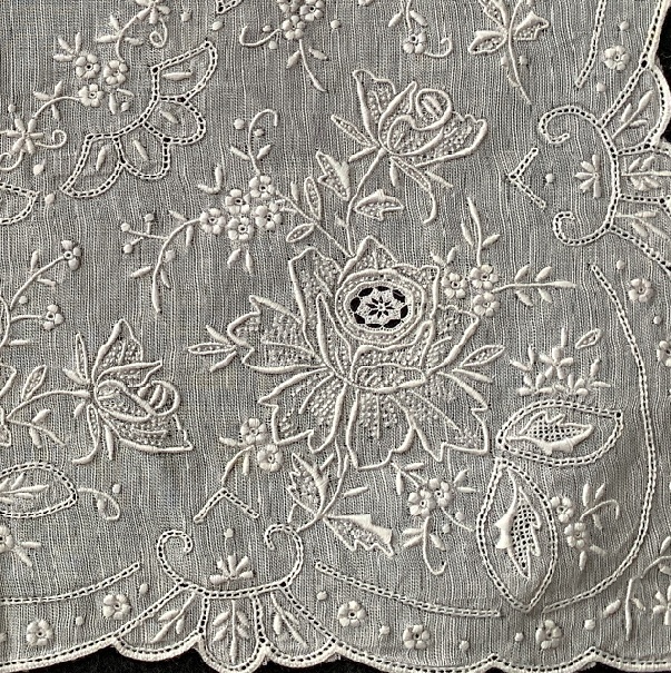 未使用 スワトウ ハンカチ 汕頭 手刺繍 SWATOW 白 ホワイト フラワー 花 冠婚葬祭 ブルーミング中西_画像7