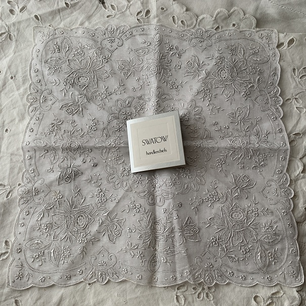 未使用 スワトウ ハンカチ 汕頭 手刺繍 SWATOW 白 ホワイト フラワー 花 冠婚葬祭 ブルーミング中西_画像10