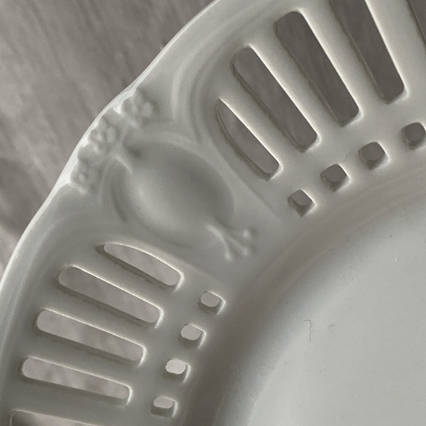 シューマン chimann germany 透かし皿　花　フラワー エンボス　かわいいプレート　白 ホワイト ドイツ　アンティーク 陶器　　_画像2